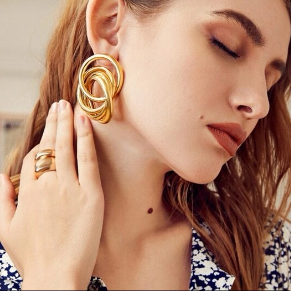 In a Roundabout Way Post Earrings - Picture 2 of 4